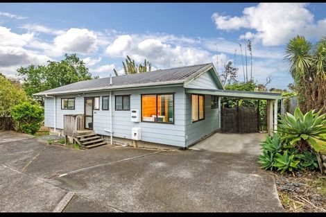 Photo of property in 2/85 Awaruku Road, Torbay, Auckland, 0630