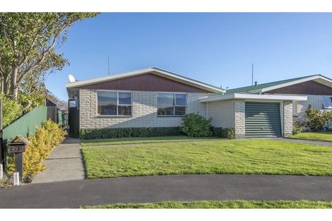 Photo of property in 2/22 Apollo Place, Papanui, Christchurch, 8052