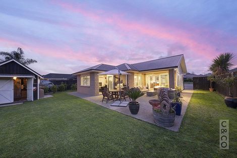 Photo of property in 8 Larmer Drive, Kumeu, 0810