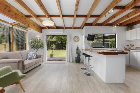 Photo of property in 2/13 Garadice Road, Rothesay Bay, Auckland, 0630