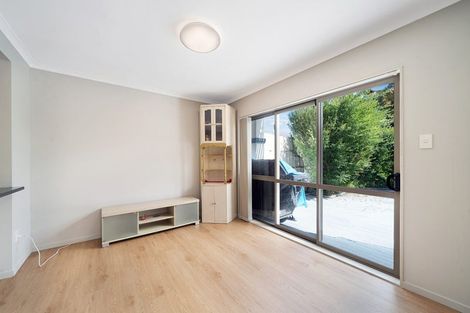 Photo of property in 2 Ochre Place, Blockhouse Bay, Auckland, 0600