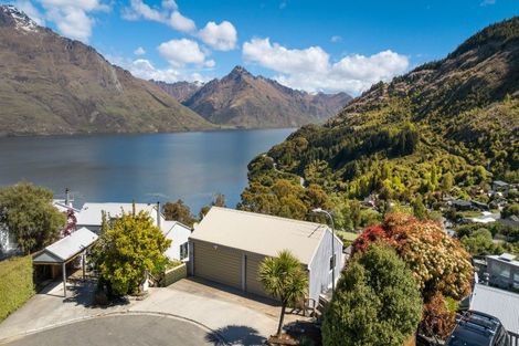 Photo of property in 32b Mackinnon Terrace, Sunshine Bay, Queenstown, 9300