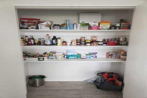 Photo of property in 18 Gilbransen Road, Kumeu, 0810