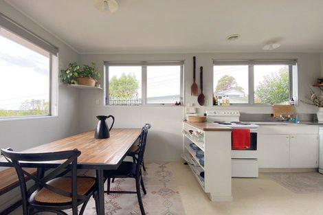 Photo of property in 10 Eastglen Road, Glen Eden, Auckland, 0602