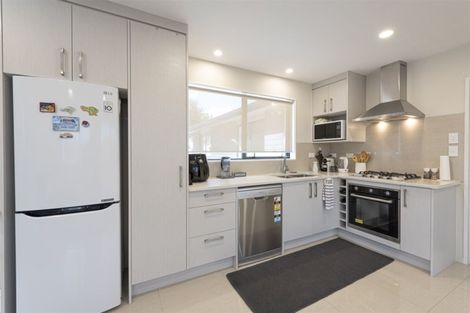 Photo of property in 33 Everglade Drive, Goodwood Heights, Auckland, 2105