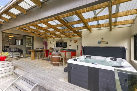 Photo of property in 16 Renlee Place, Shelly Park, Auckland, 2014