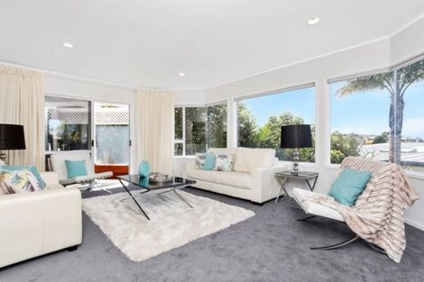 Photo of property in 2/70 Churchill Road, Murrays Bay, Auckland, 0630