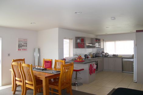 Photo of property in 42 Keri Vista Rise, Papakura, 2110