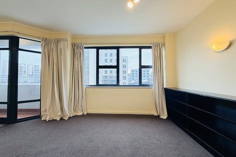 Photo of property in 17 Kent Terrace - Kent Apartments, 3e/16 Kent Terrace, Mount Victoria, Wellington, 6011
