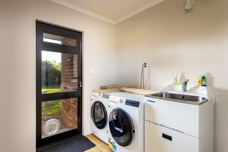 Photo of property in 395 Manutahi Road, Lepperton, New Plymouth, 4373