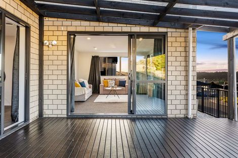 Photo of property in 16 Eric Gifford Drive, Ranui, Auckland, 0612