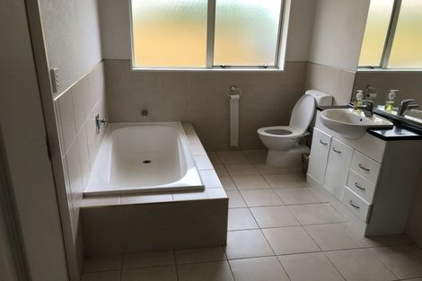 Photo of property in 1 Monash Place, Flat Bush, Auckland, 2016