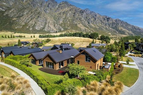 Photo of property in 12 Pendeen Crescent, Jacks Point, Queenstown, 9371