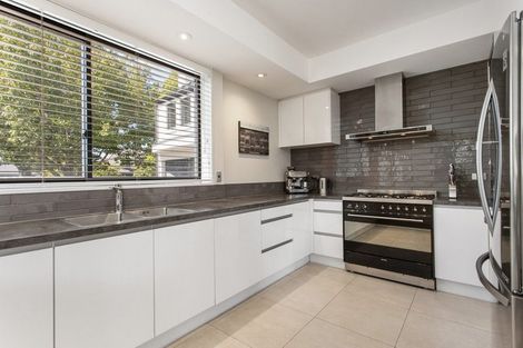 Photo of property in 3 Lewisham Park, St Albans, Christchurch, 8052