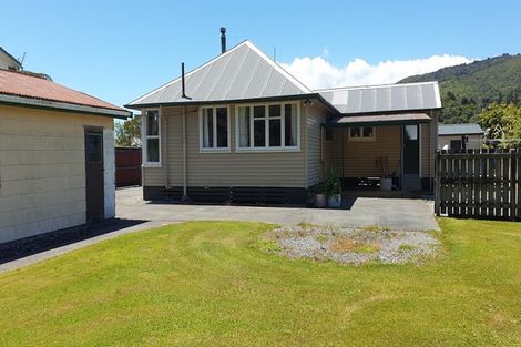 Photo of property in 98 Marlborough Street, Greymouth, 7805