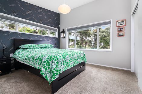 Photo of property in 4 Mccahon Place, Titirangi, Auckland, 0604