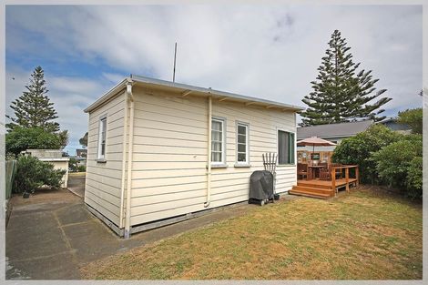 Photo of property in 26 Hall Place, Foxton Beach, Foxton, 4815
