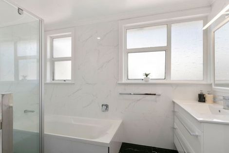 Photo of property in 2/35 Leighton Avenue, Waiwhetu, Lower Hutt, 5010