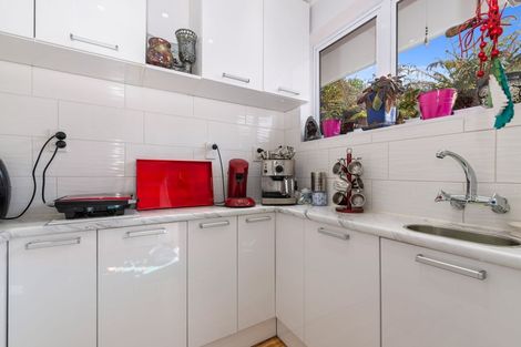 Photo of property in 33 Mountain Road, Western Heights, Rotorua, 3015