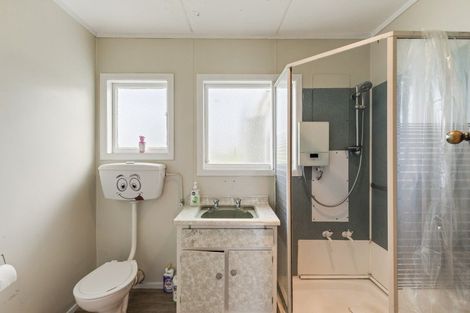 Photo of property in 3 Wiremu Place, Blagdon, New Plymouth, 4310