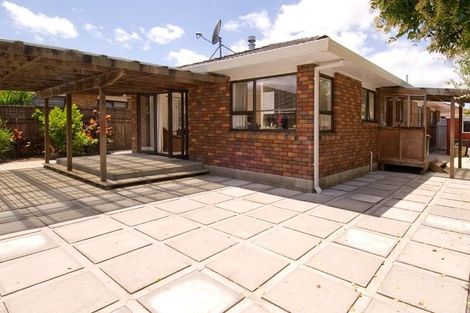 Photo of property in 2/9 Kallaroo Place, Botany Downs, Auckland, 2010