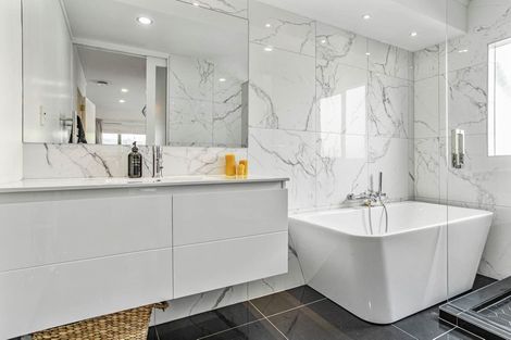 Photo of property in 2/251 Pakuranga Road, Pakuranga, Auckland, 2010