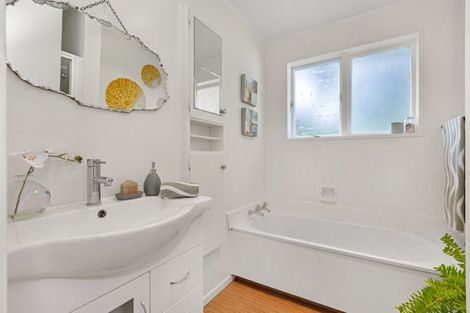 Photo of property in 28b Bay View Road, Raglan, 3225