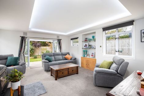 Photo of property in 8 York Crescent, Westown, New Plymouth, 4310