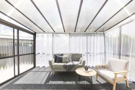 Photo of property in 10 Catlins Crescent, Milson, Palmerston North, 4414