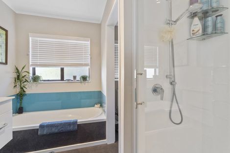 Photo of property in 24 Jasmine Grove, Maungaraki, Lower Hutt, 5010