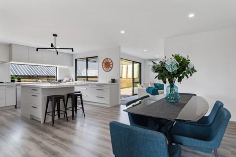 Photo of property in 1 Ridge Drive, Omokoroa, 3114