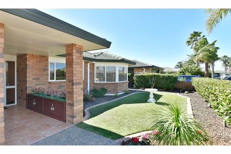 Photo of property in 18 Dan Tori Place, Orewa, 0931