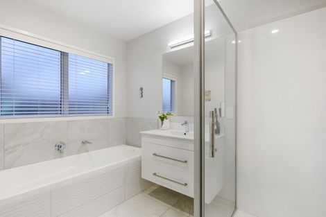 Photo of property in 37 Pohutukawa Parade, Riverhead, 0820