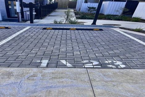 Photo of property in 1/23 Awaroa Road, Sunnyvale, Auckland, 0612