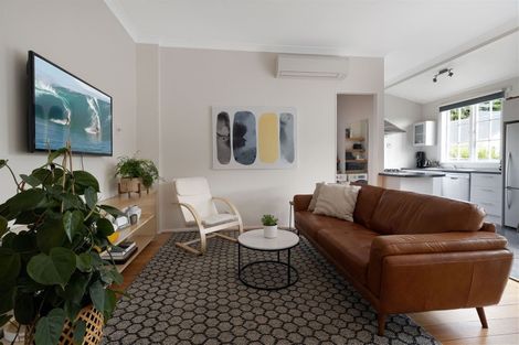 Photo of property in 5 Rewa Street, New Lynn, Auckland, 0600