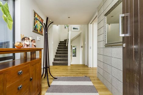 Photo of property in 2/304 Beach Road, Campbells Bay, Auckland, 0630