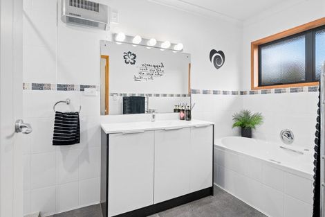 Photo of property in 14 Jaemont Court, Huntington, Hamilton, 3210