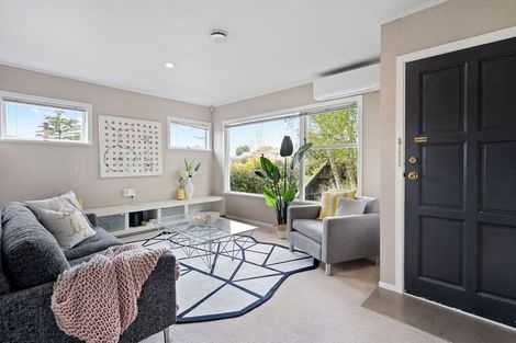 Photo of property in 1/71 Sunnynook Road, Forrest Hill, Auckland, 0620