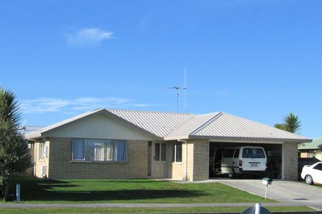 Photo of property in 16 Antrim Place, Nawton, Hamilton, 3200