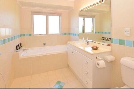 Photo of property in 21 Fulmar Way, Unsworth Heights, Auckland, 0632