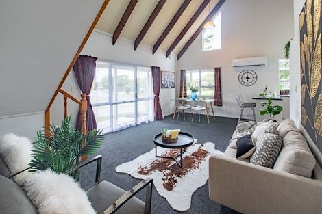 Photo of property in 9 Garland Drive, St Andrews, Hamilton, 3200