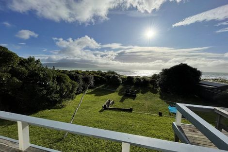 Photo of property in 25 Oratia Street, Waikanae Beach, Waikanae, 5036