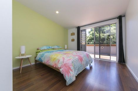 Photo of property in 56 Hollywood Avenue, Titirangi, Auckland, 0604