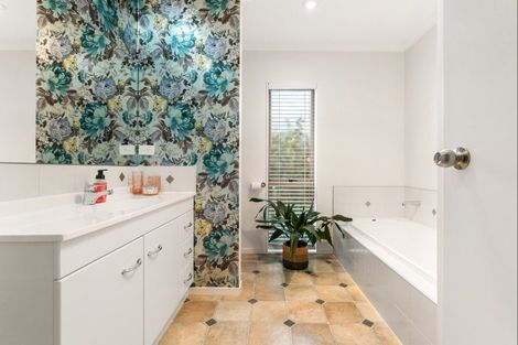 Photo of property in 47 Oteki Park Drive, Welcome Bay, Tauranga, 3112