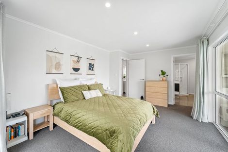 Photo of property in 2 Hardley Avenue, Tindalls Beach, Whangaparaoa, 0930