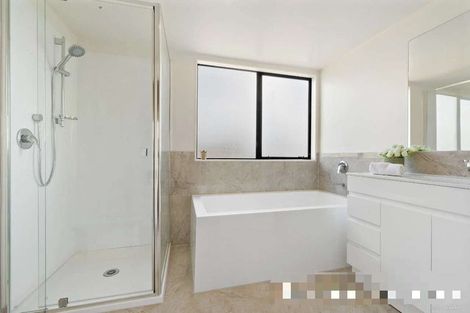 Photo of property in 3/15 Eske Place, Highland Park, Auckland, 2010