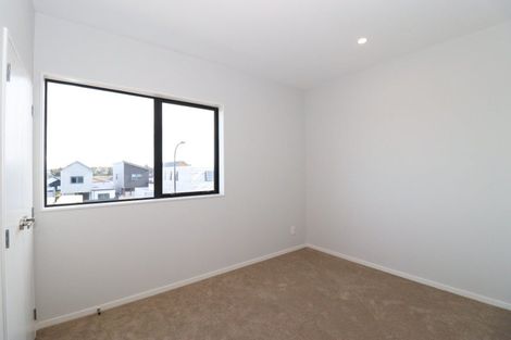 Photo of property in 21 Farranfore Road, Opaheke, Papakura, 2113