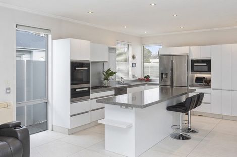 Photo of property in 11 Roa Road, Fendalton, Christchurch, 8041