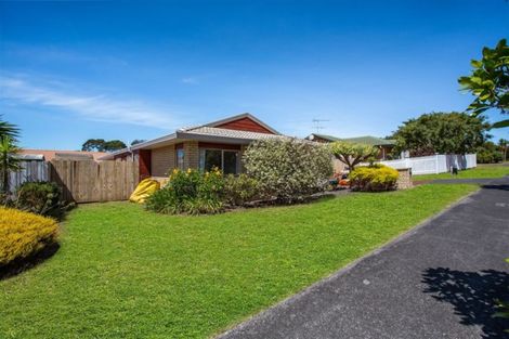 Photo of property in 30 Vanderbilt Parade, Albany, Auckland, 0632