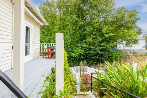 Photo of property in 35 Milton Road, Bluff Hill, Napier, 4110